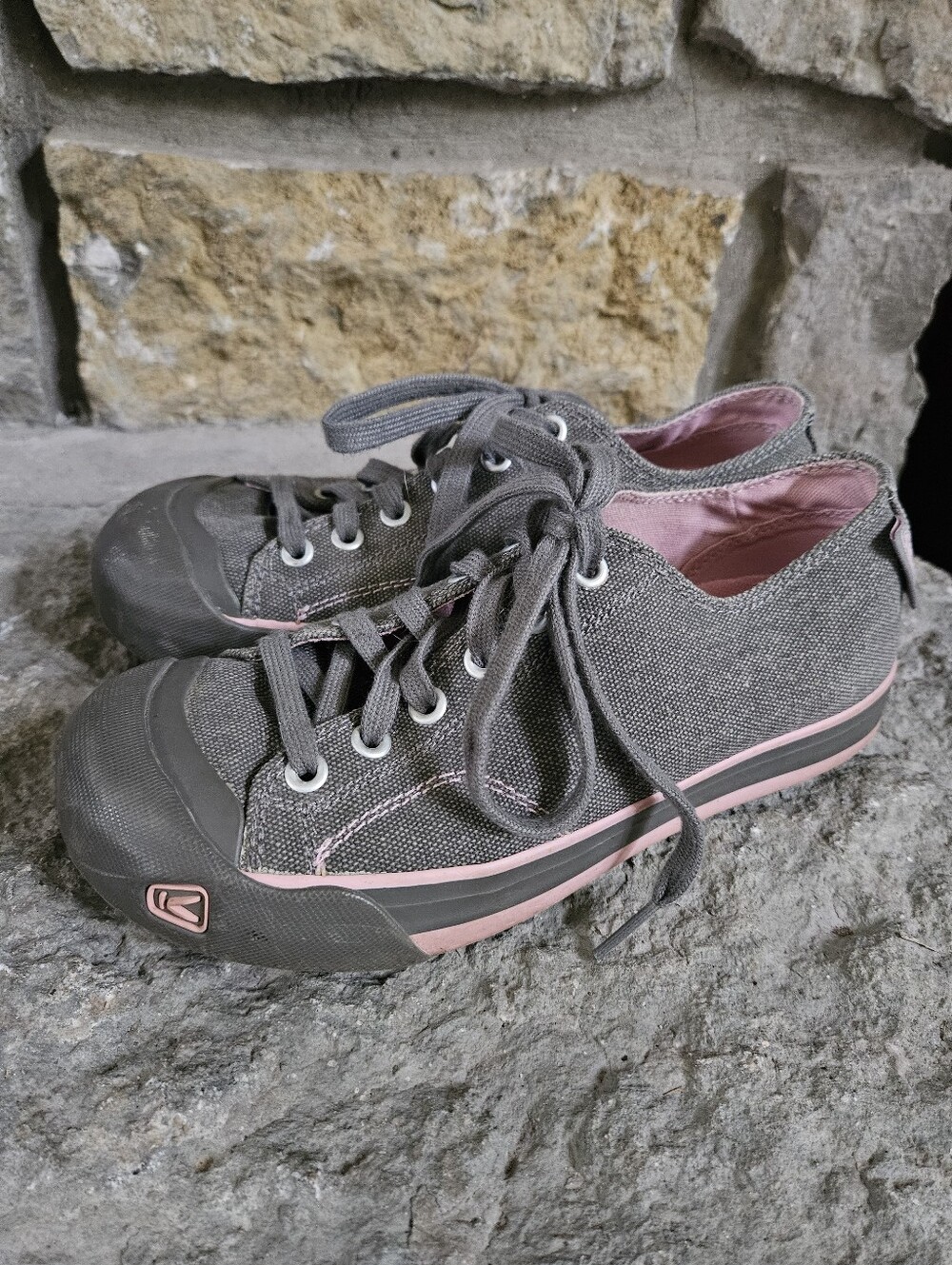 KEEN CORONADO CAP TOE CANVAS SNEAKERS 6.5